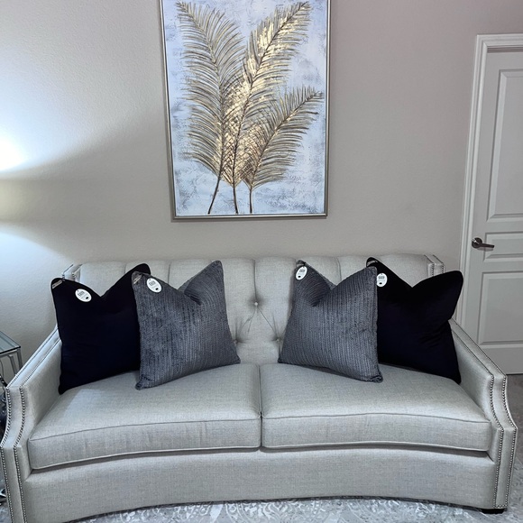 1-NWT CALLISTO HOME FUR/VELVET
DECORATIVE PILLOW (Read description for details) - Picture 13 of 17